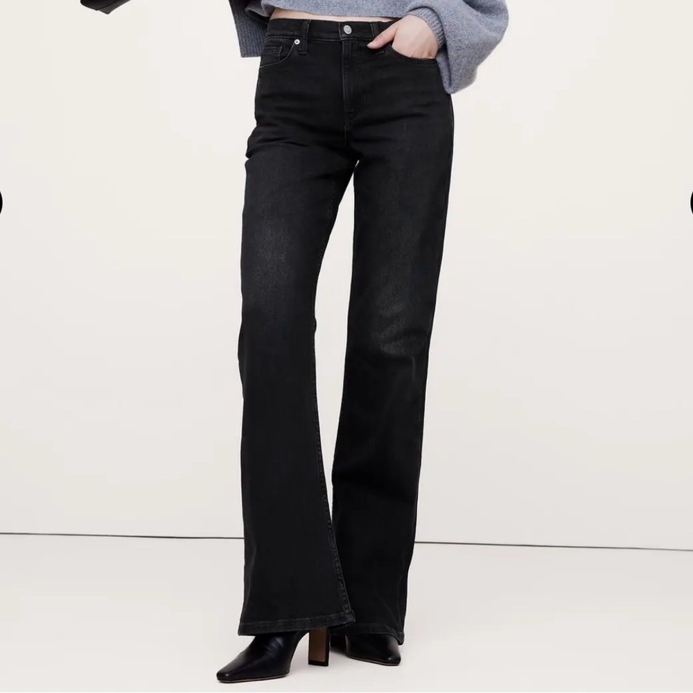 Banana Republic High-Rise Relaxed Flare Jean - Women’s 31